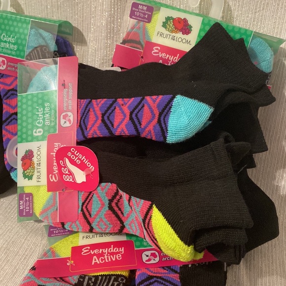 Lot of 24 pairs FRUIT OF THE LOOM Girls ankles socks M shoe size 10 1/2 - 4 - Picture 4 of 12